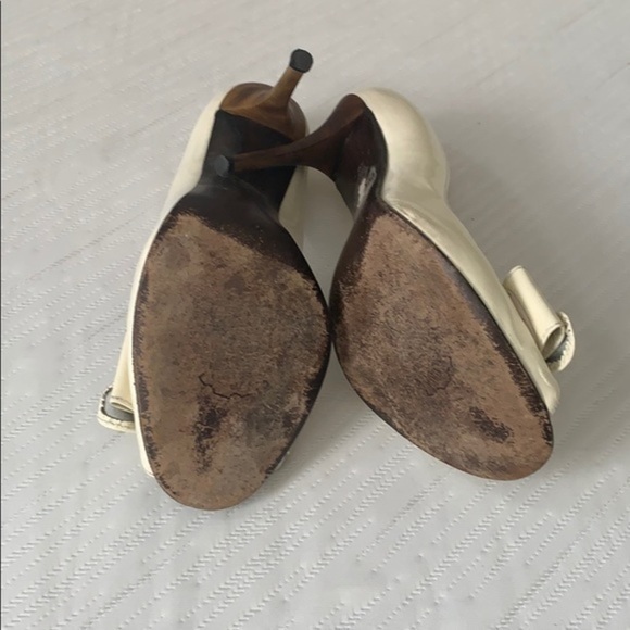 Stuart Weitzman heels with bows - Picture 4 of 8